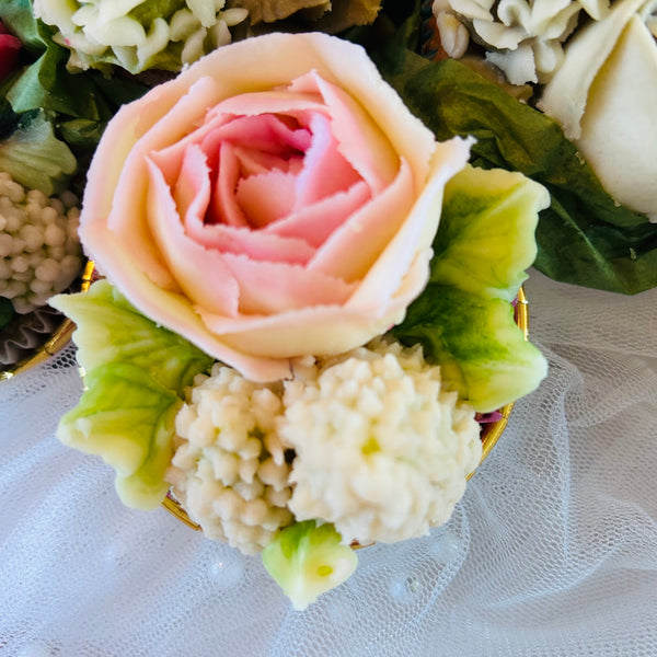 Wedding cake Buttercream cupcake bouquet - Mrs O’Reilly’s - Cakes of Art