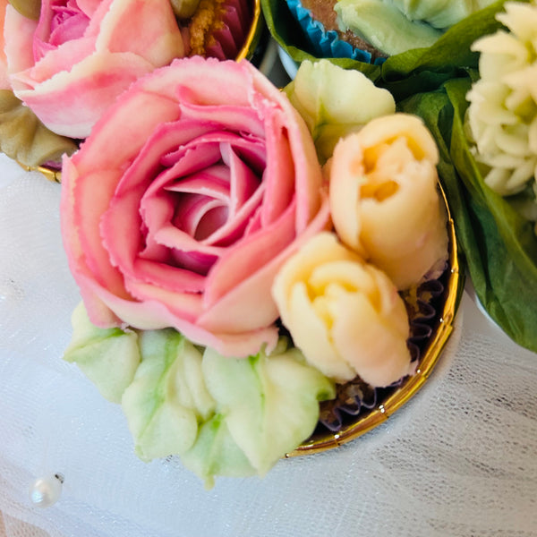 Wedding cake Buttercream cupcake bouquet - Mrs O’Reilly’s - Cakes of Art