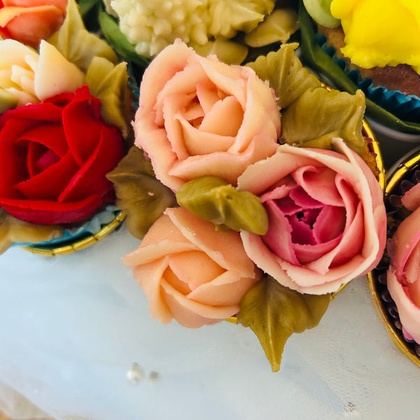 Wedding cake Buttercream cupcake bouquet - Mrs O’Reilly’s - Cakes of Art