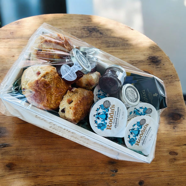 Mrs O’Reilly’s Personalised Cream Tea with Fruit Scones gift set